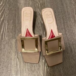 ROGER VIVIER
Biki Love Patent Buckle